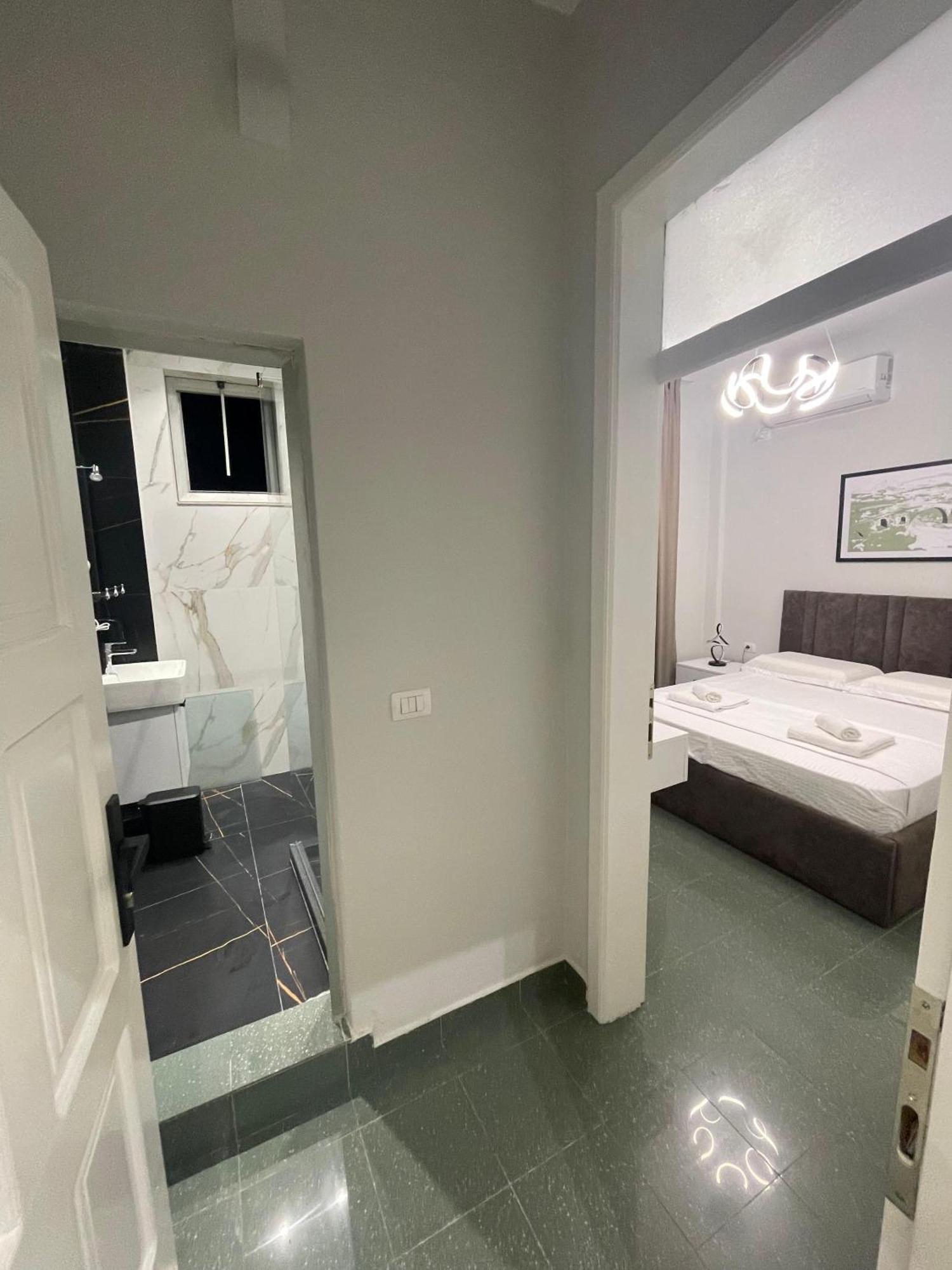 City Center Inn Shkodër エクステリア 写真