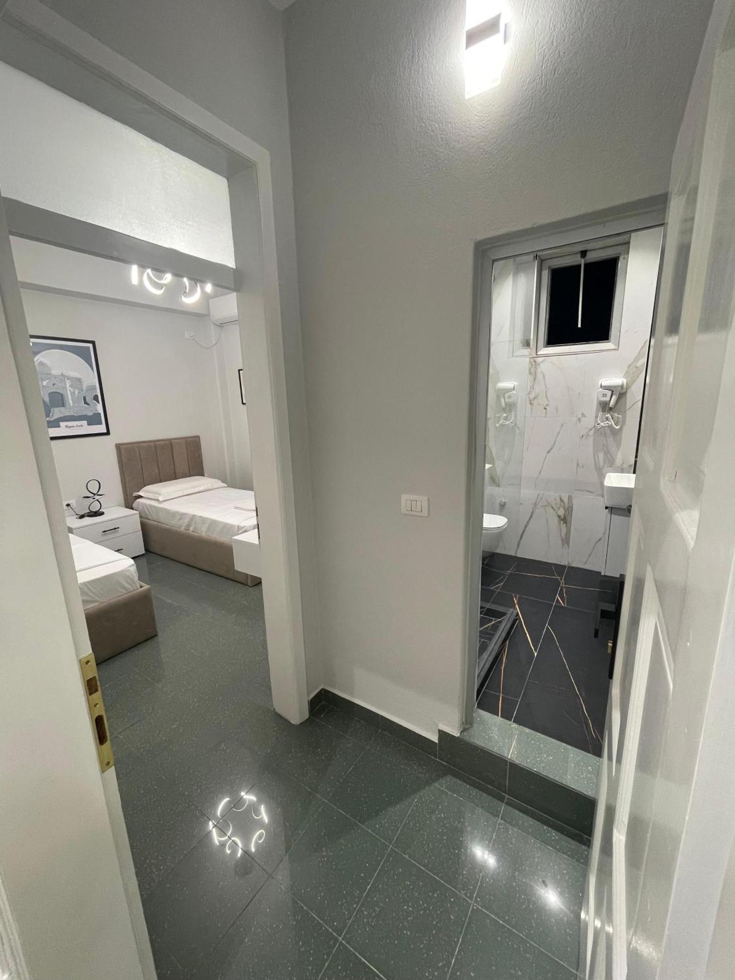 City Center Inn Shkodër エクステリア 写真